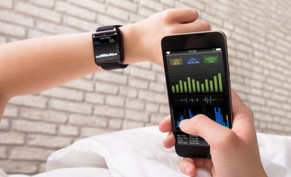 Smart Phone syncing with a Smart Watch as an example of wearable device design